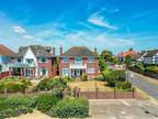 4 bedroom detached house for sale in Thorpe Esplanade, Southend-On-Sea, SS1