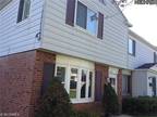 Condominium - Warrensville Heights, OH 4682 Country Ln