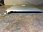 Apple MacBook Air 13.3" (128GB SSD, Intel Core i5, 1.80 GHz, 4GB)