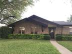 LSE-House, Traditional - Garland, TX 3230 Castle Rock Ln