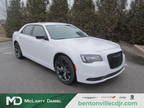 2023 Chrysler 300 White, 6K miles