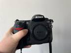 Nikon D200 camera body w/battery and charger & 2x 8gb CF card with Hard Case