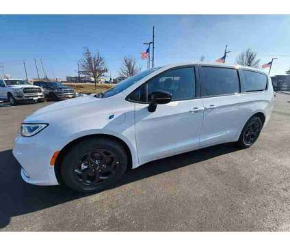 2024NewChryslerNewPacificaNewFWD is a White 2024 Chrysler Pacifica Car for Sale in Waconia MN