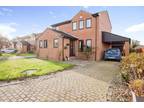 3 bedroom detached house for sale in willow green, Wakefield, WF1