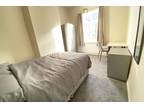 Room to rent in 6 Watlands View, Newcastle-under-Lyme, ST5 - 36128705 on