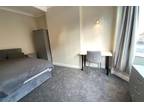 Room to rent in 6 Watlands View, Newcastle-under-Lyme, ST5 - 36128704 on