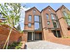 4 bedroom end of terrace house for sale in Vicarage Hill, Alton