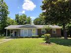 Single Family Residence, Ranch - Fayetteville, NC 654 Stoneykirk Dr