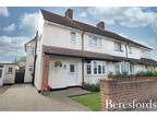 4 bedroom semi-detached house for sale in Meads Close, Ingatestone, CM4