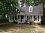 Beautiful 3 Bedroom/ 2 Bathroom House in Chesterfield! Rent Special!