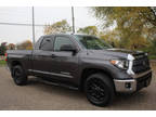 2018 Toyota Tundra ONE OWNER 4WD SR5 W/ NEW SET OF TIRES