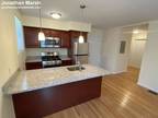 Newly-Renovated 2 Bedroom/Open-Concept Unite An...