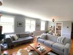 STUNNING Updated 2-bed 2-bath Unit In AMAZING B...