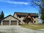 Ossineke 4BR 4.5BA, Stunning solid brick home, cottage