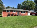 Hendersonville, Fantastic 3 br/1ba brick ranch close to