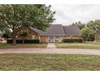 Lorena, Wonderful 4BR/3BA home in ISD on .778 of an acre.