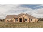 Waco, Country beauty on almost 6 acres. 4 BR, 2.5 BA