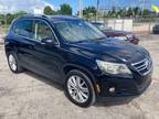 2011 Volkswagen Tiguan 2WD 4dr SE w/Sunroof & Navi