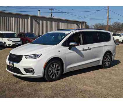 2023 Chrysler Pacifica Pinnacle is a White 2023 Chrysler Pacifica Car for Sale in Willimantic CT
