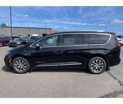 2023 Chrysler Pacifica Pinnacle is a Black 2023 Chrysler Pacifica Car for Sale in Oswego NY