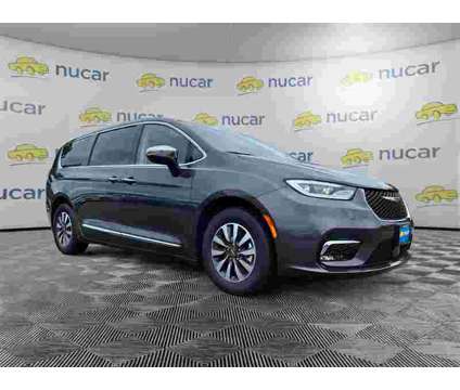 2023 Chrysler Pacifica Hybrid Limited is a Grey 2023 Chrysler Pacifica Hybrid in Tilton NH