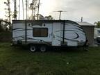 2017 FOREST RIVER WILDWOOD CAMPER 22ft