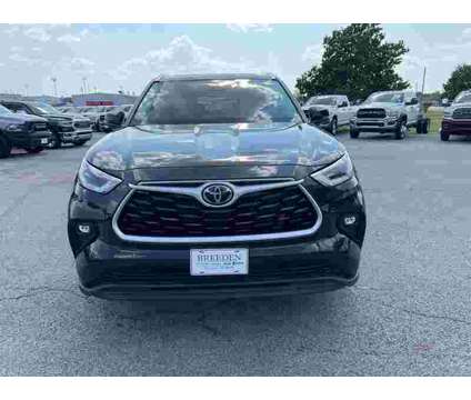 2021 Toyota Highlander XLE is a Brown 2021 Toyota Highlander XLE SUV in Fort Smith AR