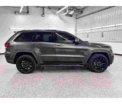 2020 Jeep Grand Cherokee Altitude is a Grey 2020 Jeep grand cherokee Altitude SUV in Frankfort KY