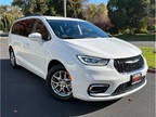 2021 Chrysler Pacifica Touring Minivan 4D