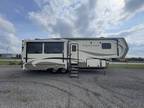 2019 Keystone Montana 3120RL 35ft