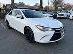 2017 Toyota Camry//Moon Roof//1 Owner//Clean Title//Clean CarFax//Gas saver//