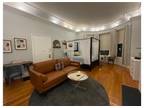 Oversized Furnished Brwnstone Studio in Back Bay