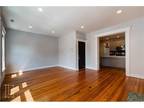 Short North Top Floor Apt w/ Patio & Parking