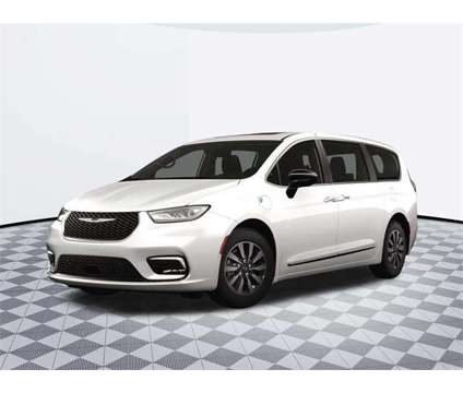 2023 Chrysler Pacifica Hybrid Hybrid Limited is a White 2023 Chrysler Pacifica Hybrid Hybrid in Owings Mills MD