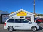 2015 Chrysler Town and Country Touring 4dr Mini Van