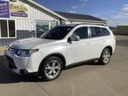 2015 Mitsubishi Outlander SE All Wheel Drive Heated Leather 3rd Row Seating!!!