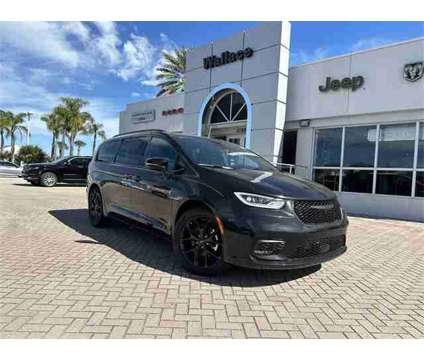 2023 Chrysler Pacifica Limited is a Black 2023 Chrysler Pacifica Limited Car for Sale in Stuart FL