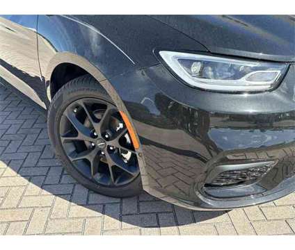 2023 Chrysler Pacifica Limited is a Black 2023 Chrysler Pacifica Limited Car for Sale in Stuart FL