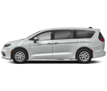 2023 Chrysler Pacifica Limited is a White 2023 Chrysler Pacifica Limited Car for Sale in Stuart FL
