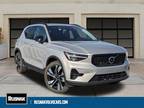 2023 Volvo XC40 B5 Plus Dark Theme