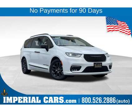 2023 Chrysler Pacifica Hybrid Touring L is a White 2023 Chrysler Pacifica Hybrid Touring L Hybrid in Mendon MA