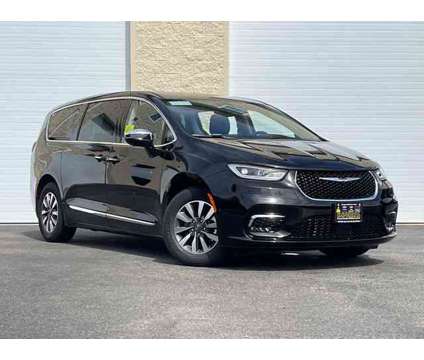 2023 Chrysler Pacifica Hybrid Limited is a Black 2023 Chrysler Pacifica Hybrid Limited Hybrid in Mendon MA