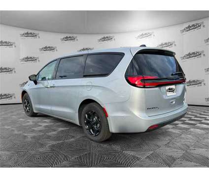 2023 Chrysler Pacifica Hybrid Limited is a Silver 2023 Chrysler Pacifica Hybrid in Simi Valley CA