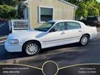 2005 Lincoln Town Car Signature Sedan 4D