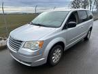 2009 Chrysler Town and Country LX 4dr Mini Van