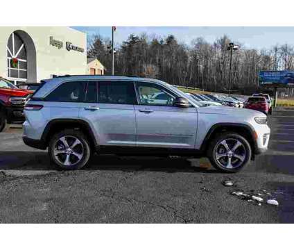2024 Jeep Grand Cherokee Base 4xe is a Silver 2024 Jeep grand cherokee SUV in Granville NY