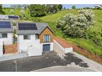 5 bedroom detached house for sale in Martinique Gardens, Torquay