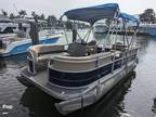 2021 Sun Tracker 18 DLX Party Barge