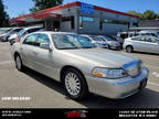 2005 Lincoln Town Car Signature Limited 4dr Sedan