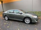 2013 Toyota Camry Hybrid Xle 4dr Sedan/One Owner Prius